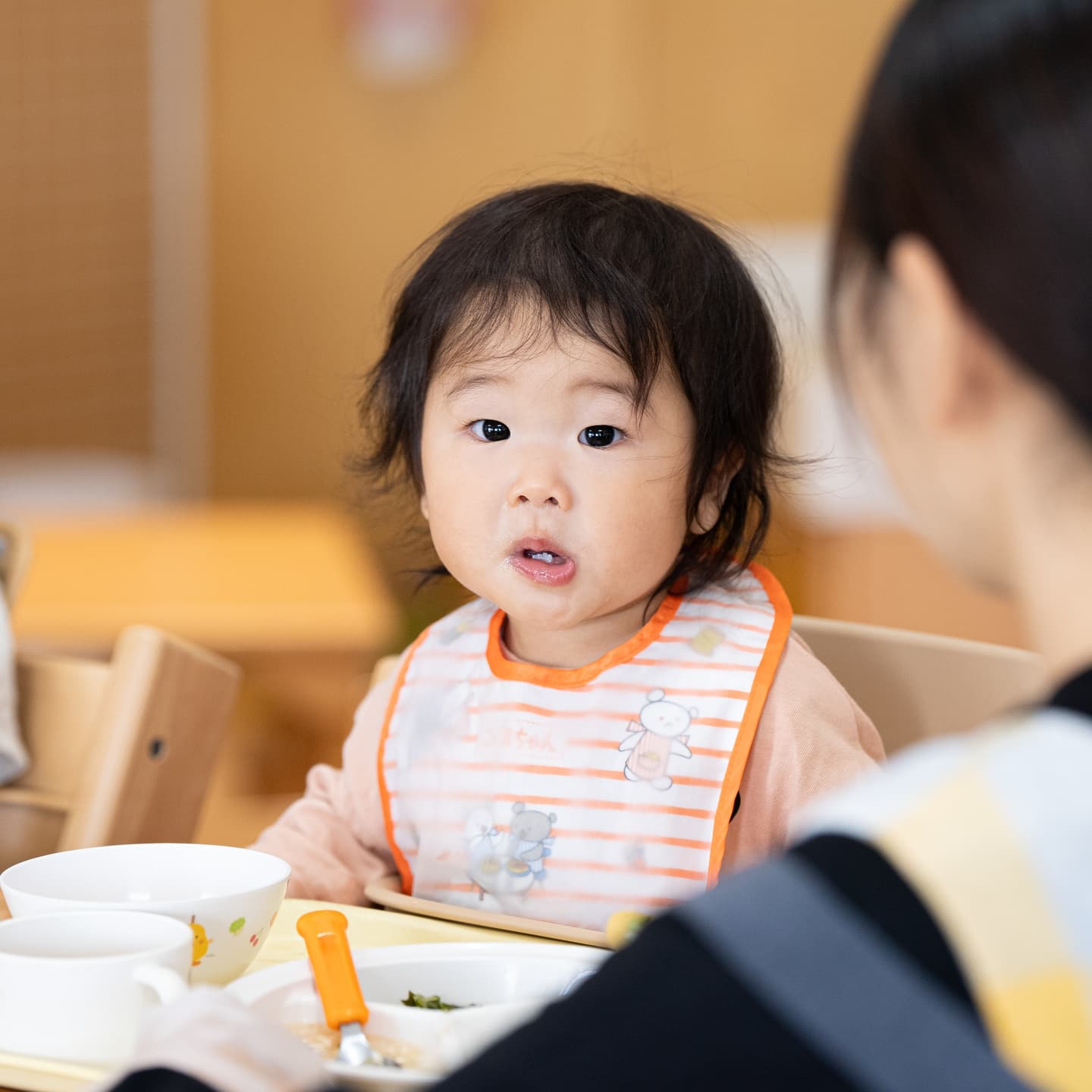 食事をする子ども