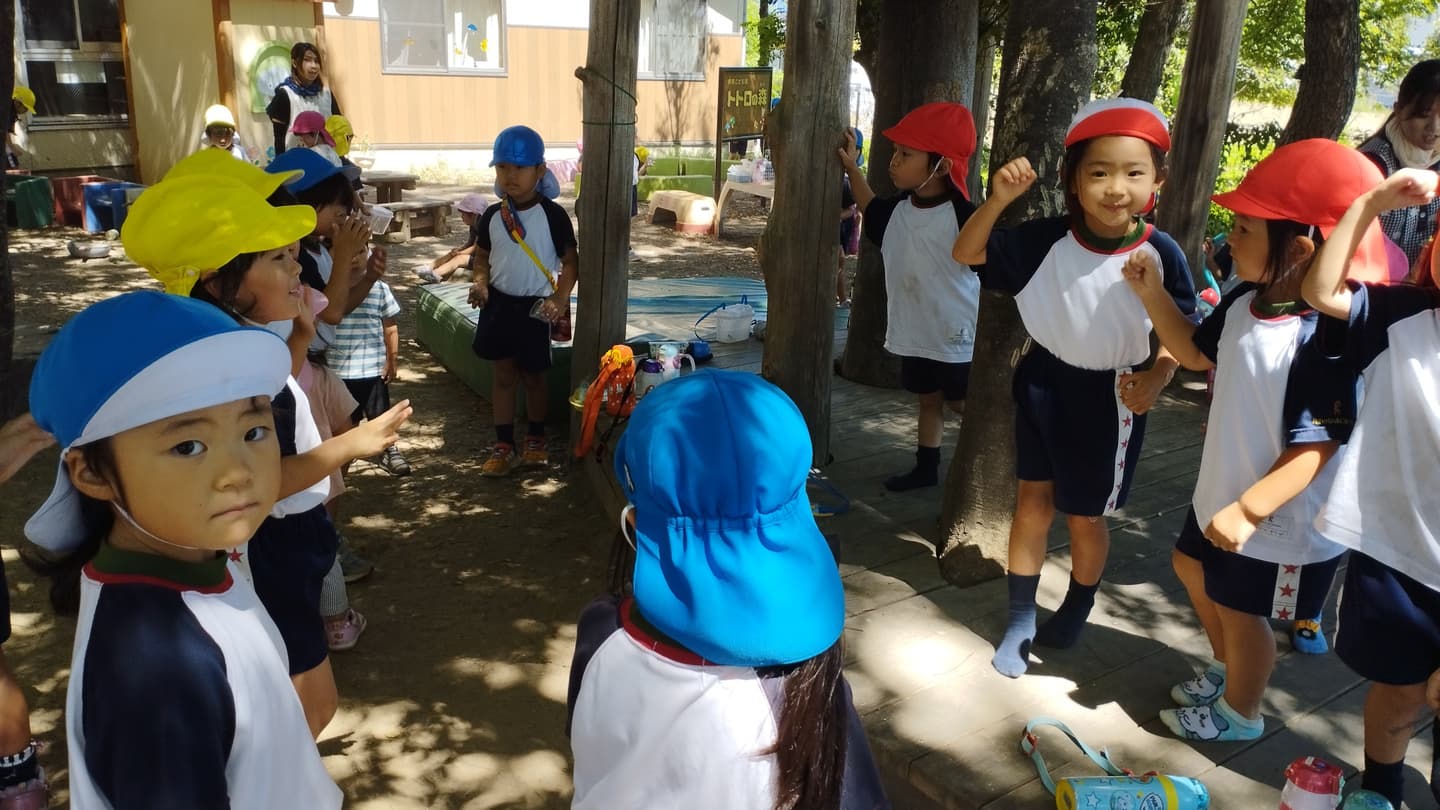 異年齢で遊ぶ子どもたち